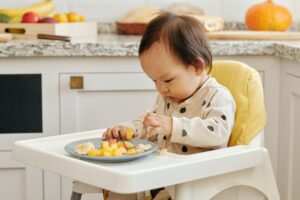 גלה את המזונות הטובים ביותר עבור ילדים בני 6 חודשים, כיצד להציג מזון מוצק לתינוק שלך בגיל 6 חודשים 